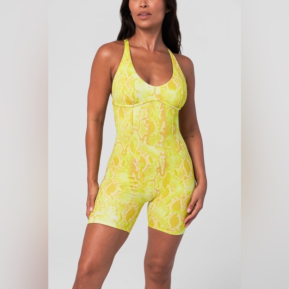 🩷 LiCi Fit - LOVE BITE SCRUNCH BIKER
JUMPSUIT - Small *SOLD OUT!!! 😍 - Picture 8 of 8